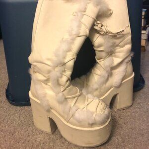 Demonia White 311 Camels